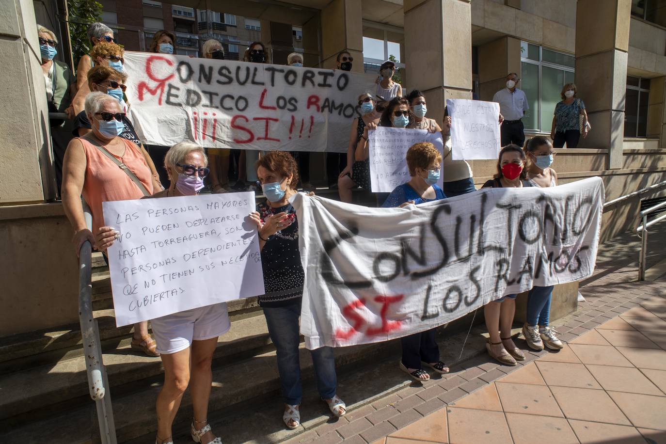 Fotos: Vecinas de Los Ramos piden que se reabra su consultorio