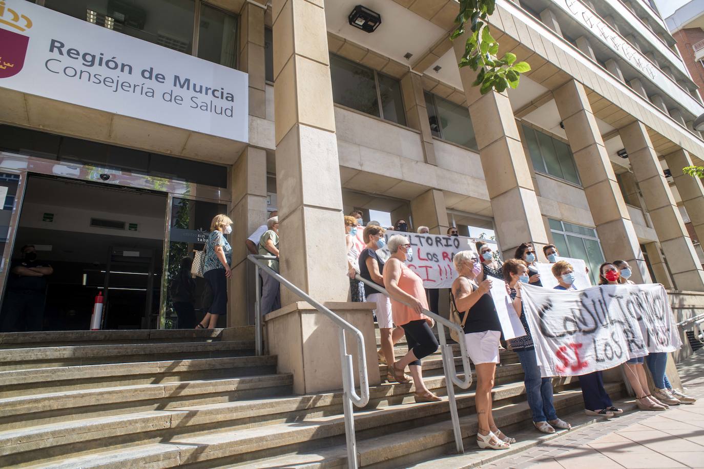 Fotos: Vecinas de Los Ramos piden que se reabra su consultorio