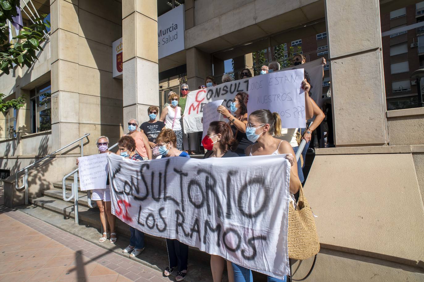 Fotos: Vecinas de Los Ramos piden que se reabra su consultorio