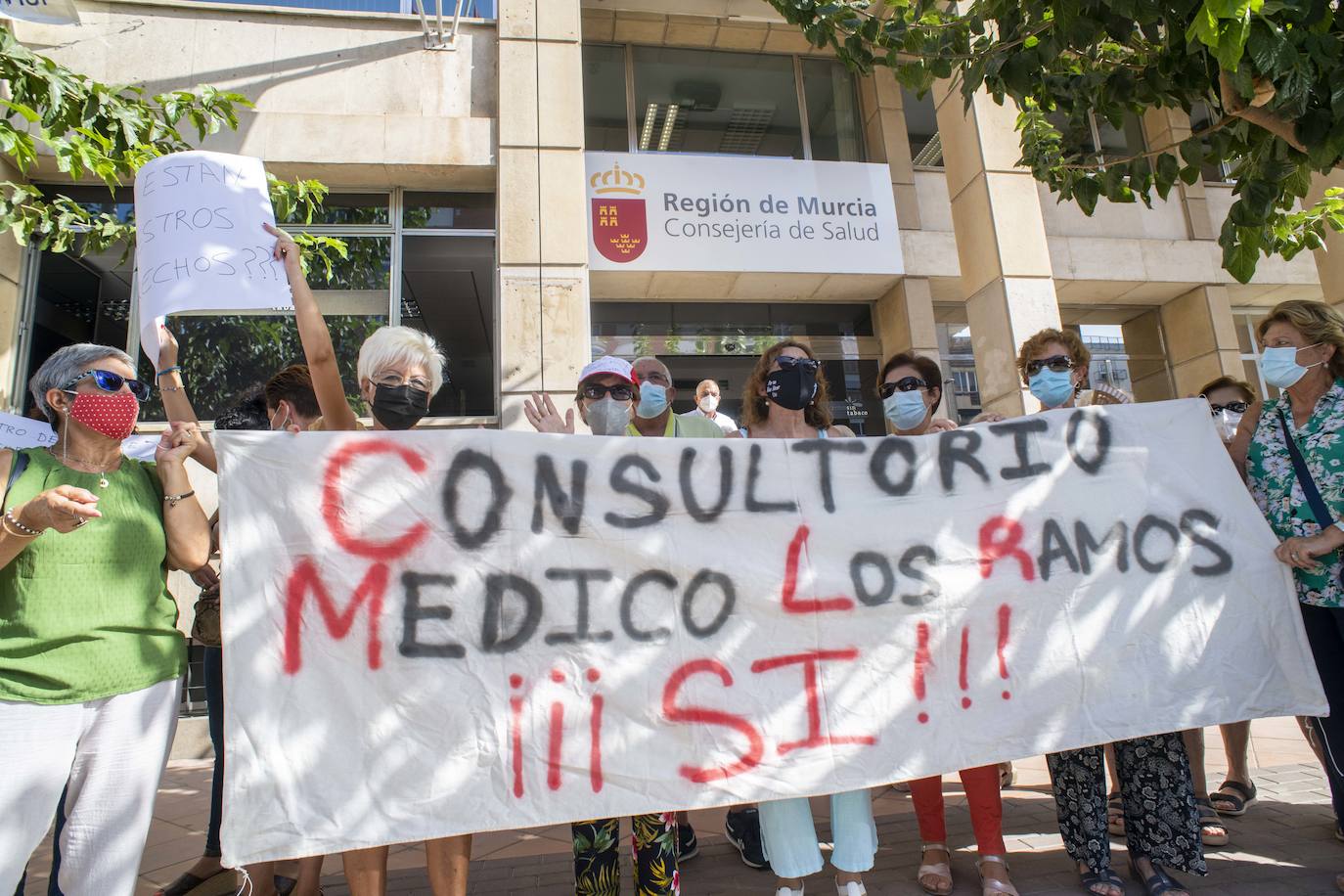 Fotos: Vecinas de Los Ramos piden que se reabra su consultorio