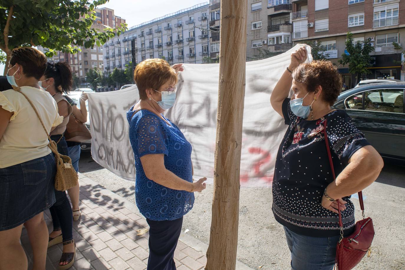Fotos: Vecinas de Los Ramos piden que se reabra su consultorio