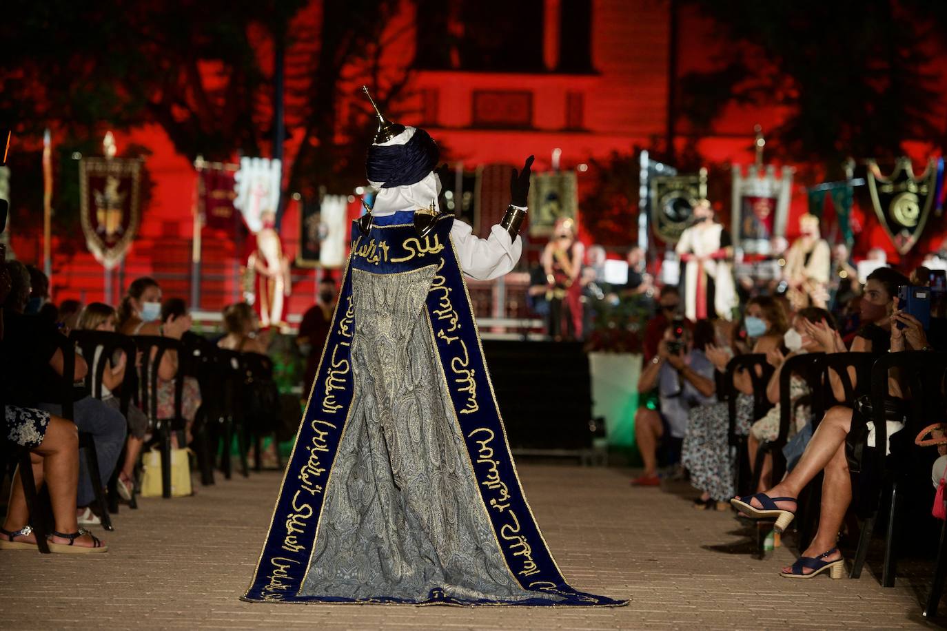 Fotos: Moros y Cristianos recupera el esplendor de sus ballets y abanderadas