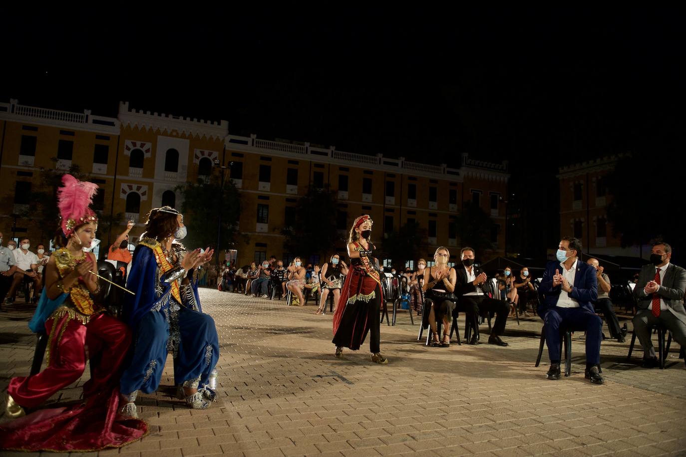 Fotos: Moros y Cristianos recupera el esplendor de sus ballets y abanderadas