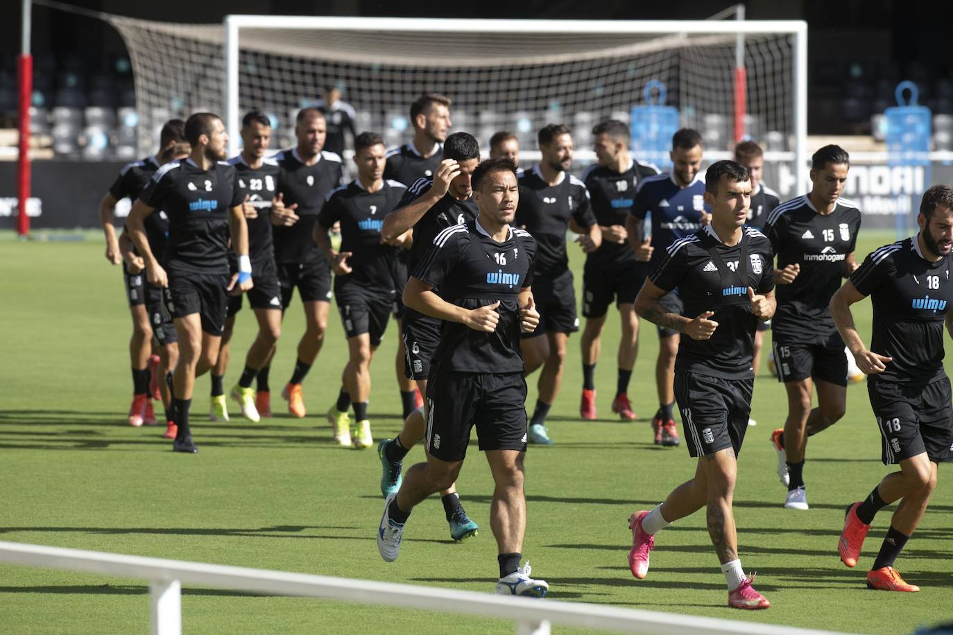 Fotos: Okazaki ya entrena con el Efesé