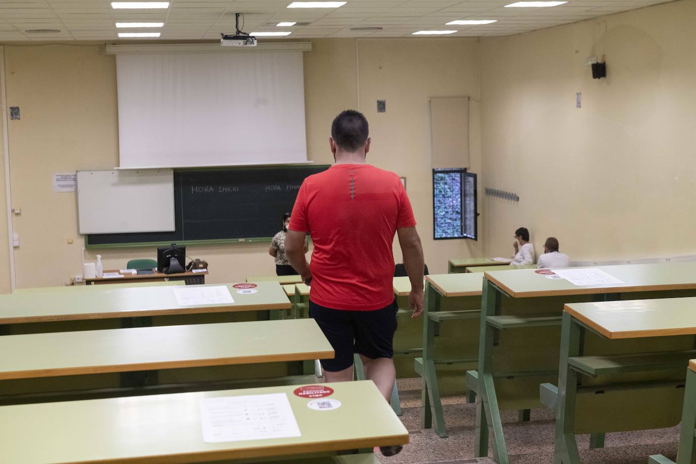 Fotos: Correos celebra este domingo las pruebas de examen para cubrir 68 puestos fijos en la Región de Murcia