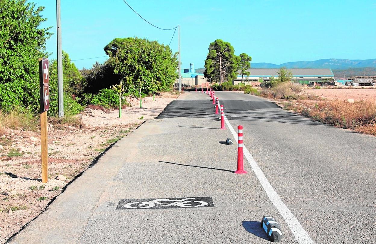 Un tramo acondicionado de la Vía Verde que conecta el municipio de Yecla con el de Villena, en Alicante. 