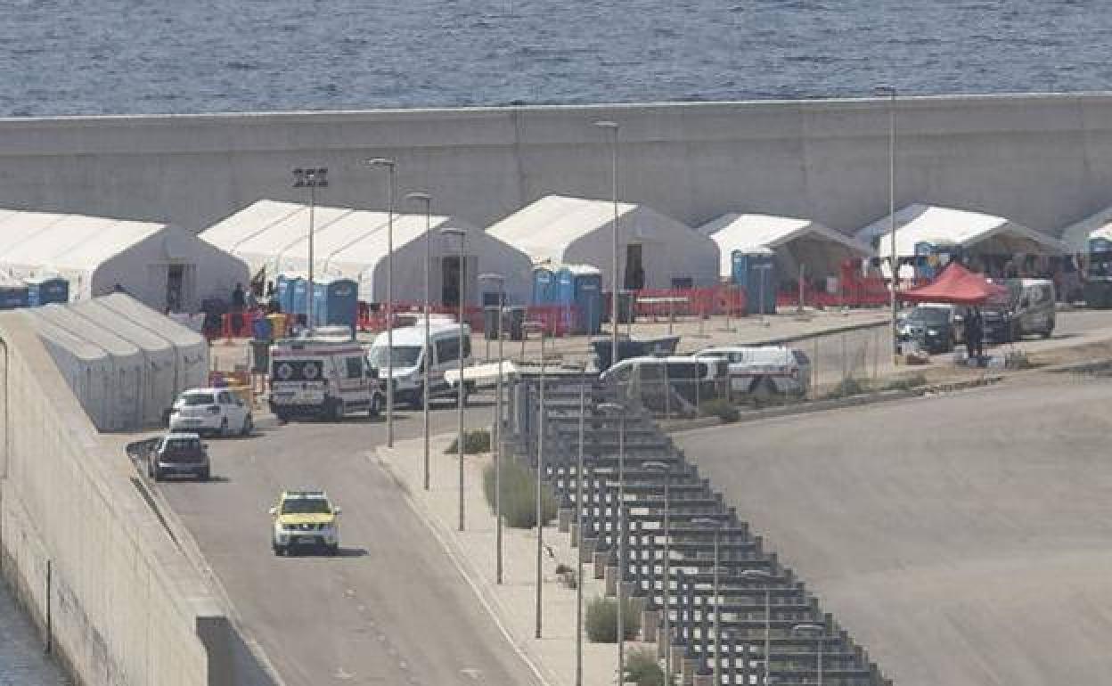 Dispositivo de atención a inmigrantes en Escombreras, en una imagen de archivo