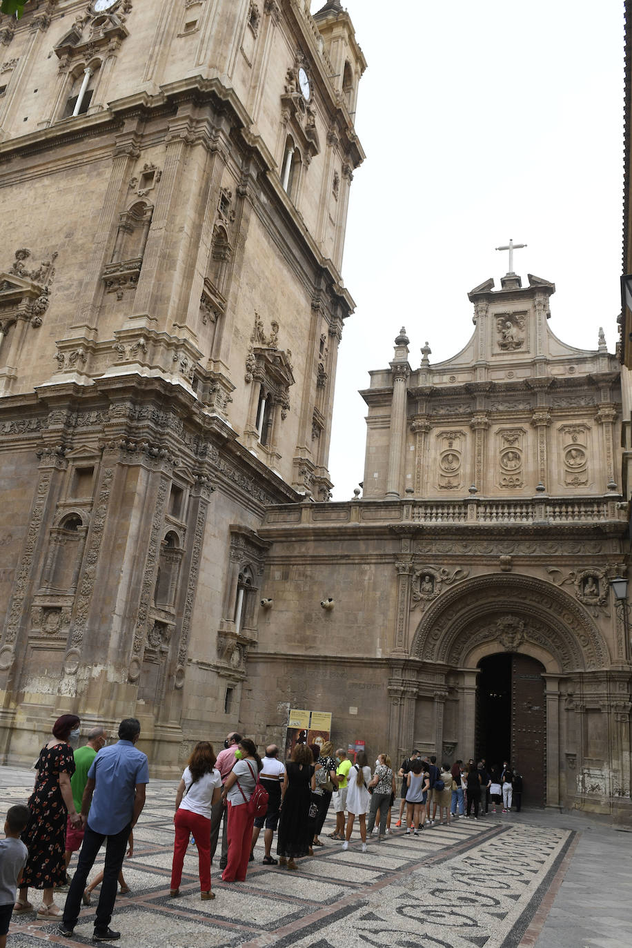 Fotos: Colas de espera para ver a la Virgen de la Fuensanta en el día de la Romería