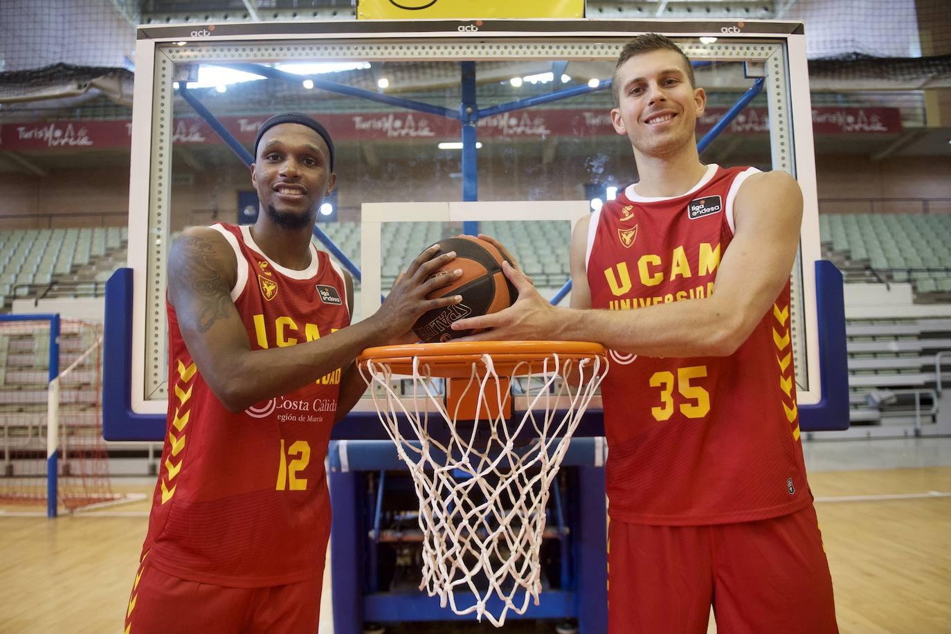 Fotos: Los jugadores del UCAM CB posan en el &#039;Media Day&#039;
