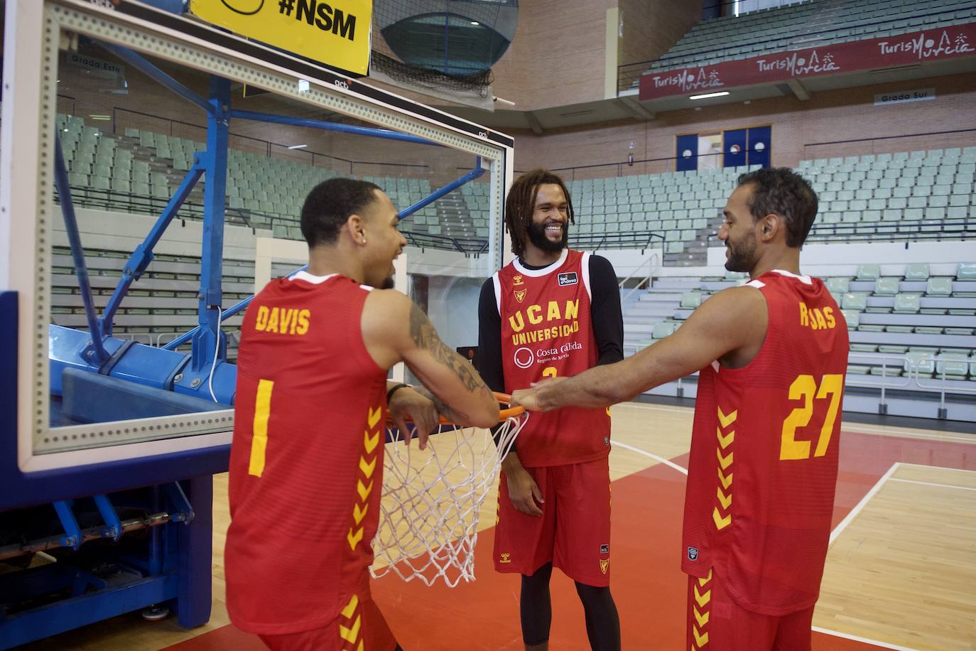 Fotos: Los jugadores del UCAM CB posan en el &#039;Media Day&#039;