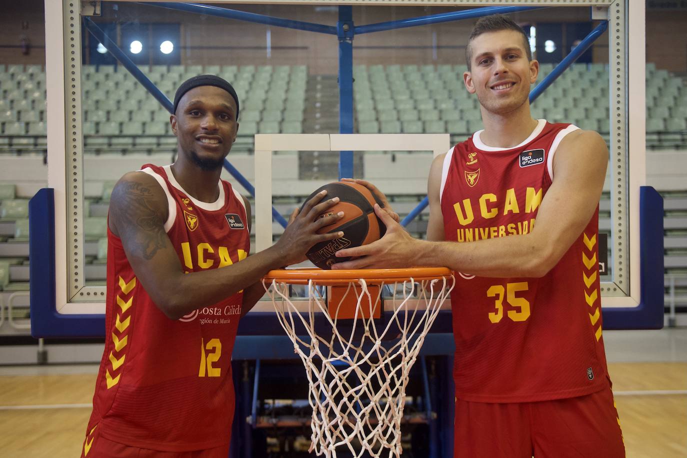 Fotos: Los jugadores del UCAM CB posan en el &#039;Media Day&#039;