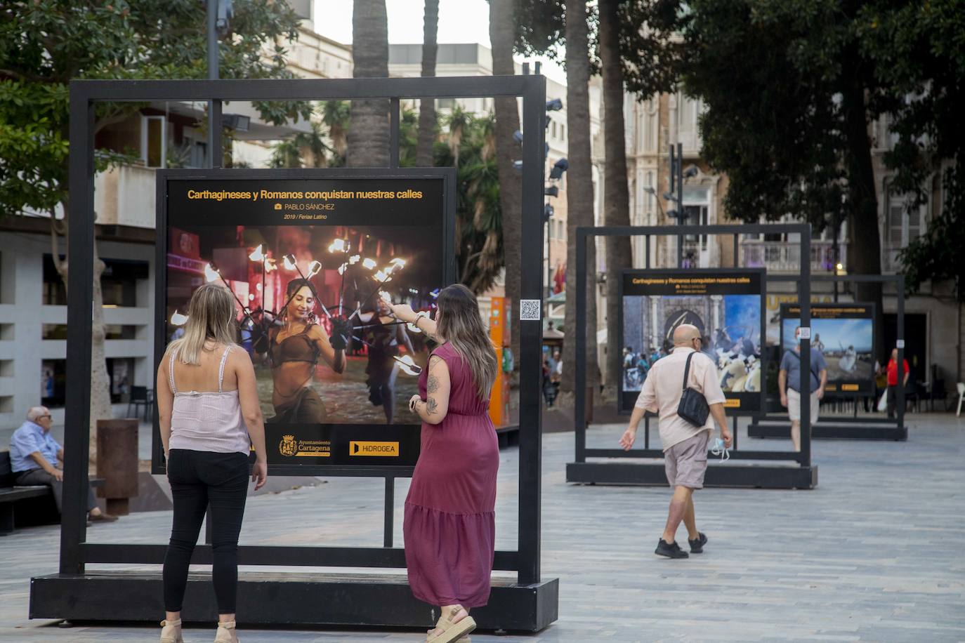 Fotos: Las fiestas de Cartagena se retratan en la calle