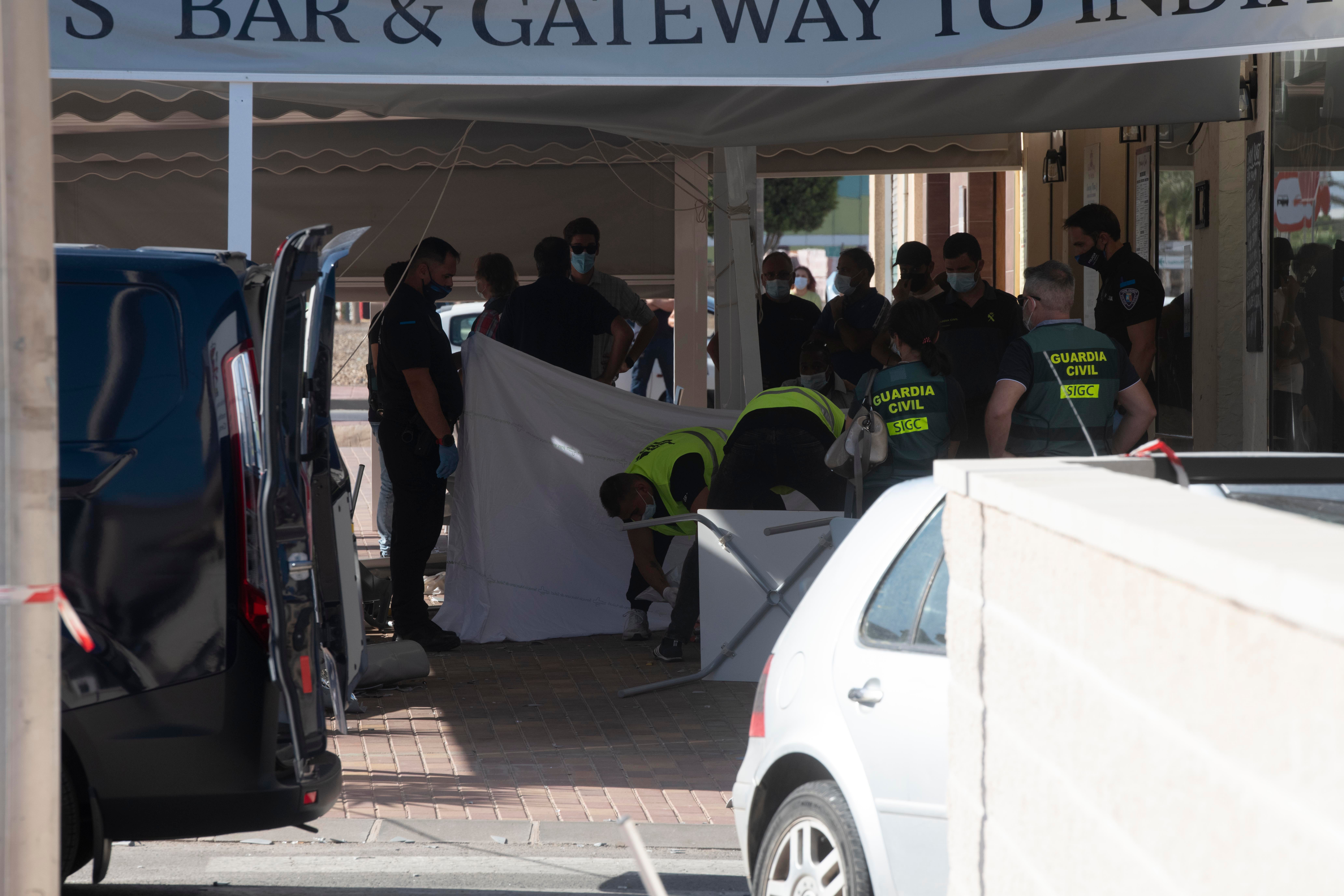 Fotos: Dos muertos en un atropello múltiple en la terraza de un bar de Torre Pacheco