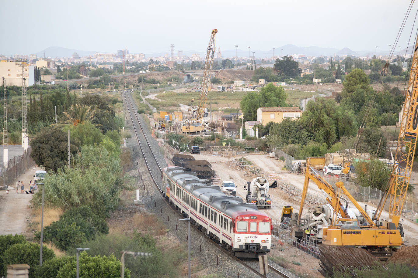 Fotos: Alcantarilla también rechaza el cierre del servicio de Cercanías