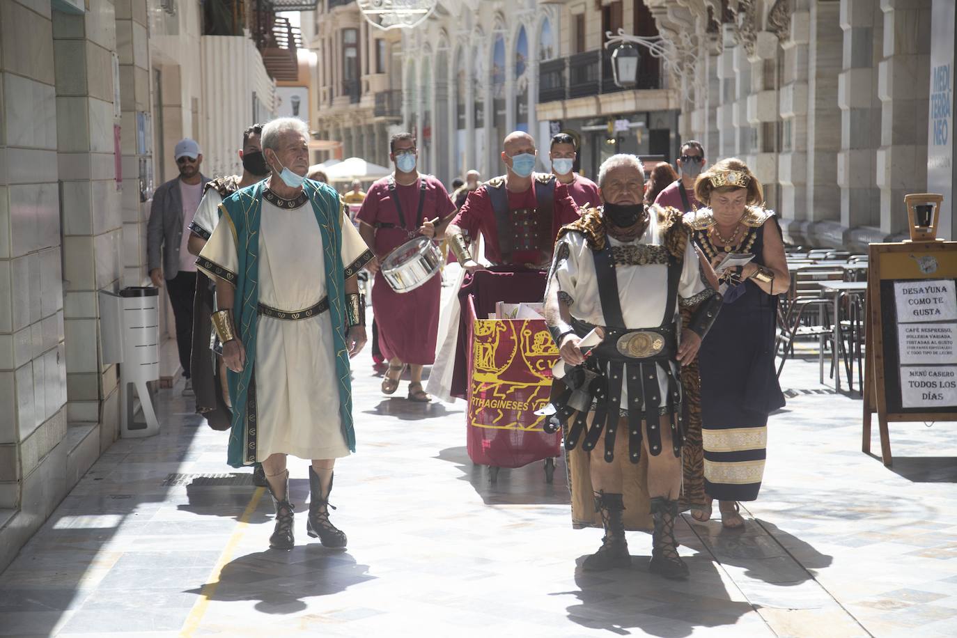 Fotos: Encendido del Fuego Sagrado y pregón de las Fiestas de Carthagineses y Romanos