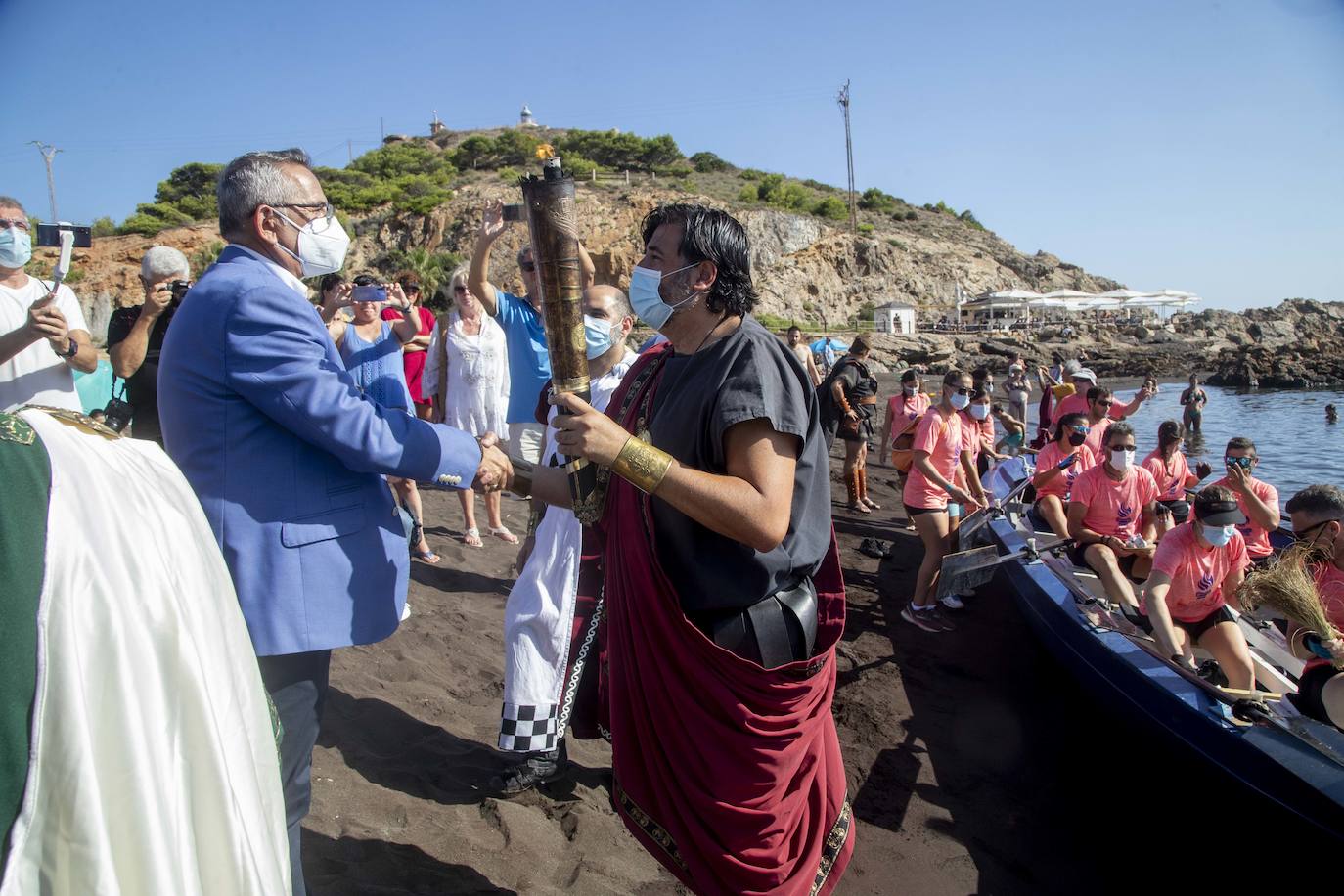 Fotos: Encendido del Fuego Sagrado y pregón de las Fiestas de Carthagineses y Romanos