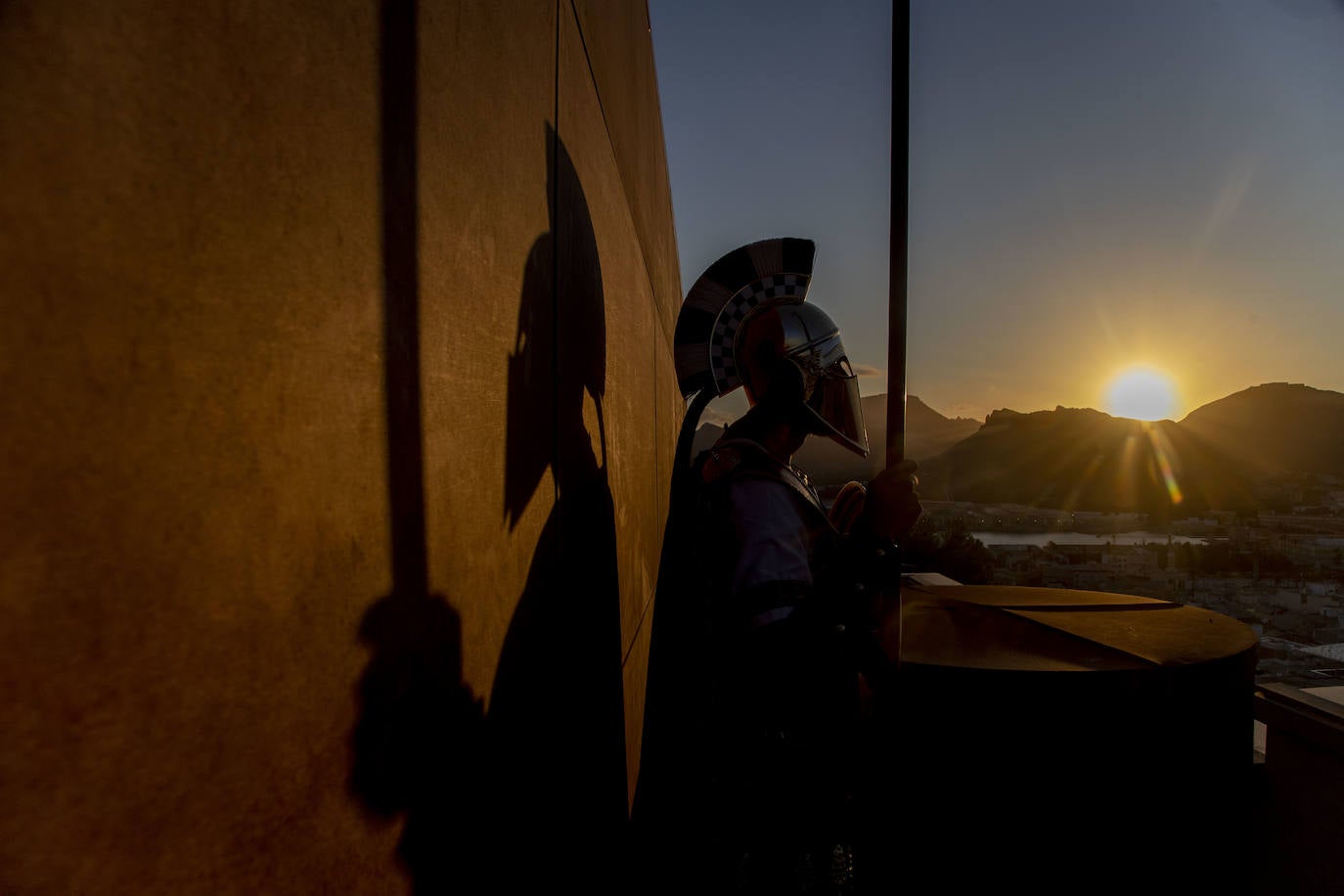 Fotos: Encendido del Fuego Sagrado y pregón de las Fiestas de Carthagineses y Romanos
