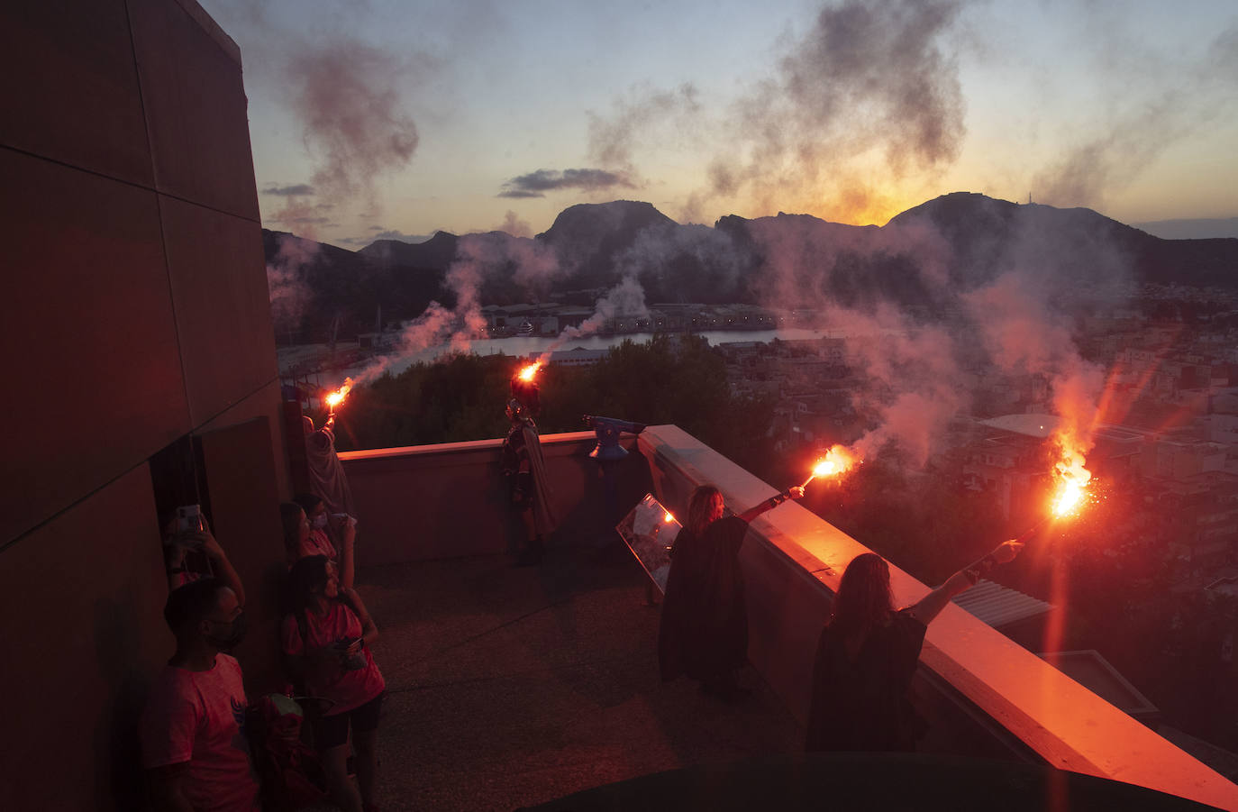 Fotos: Encendido del Fuego Sagrado y pregón de las Fiestas de Carthagineses y Romanos