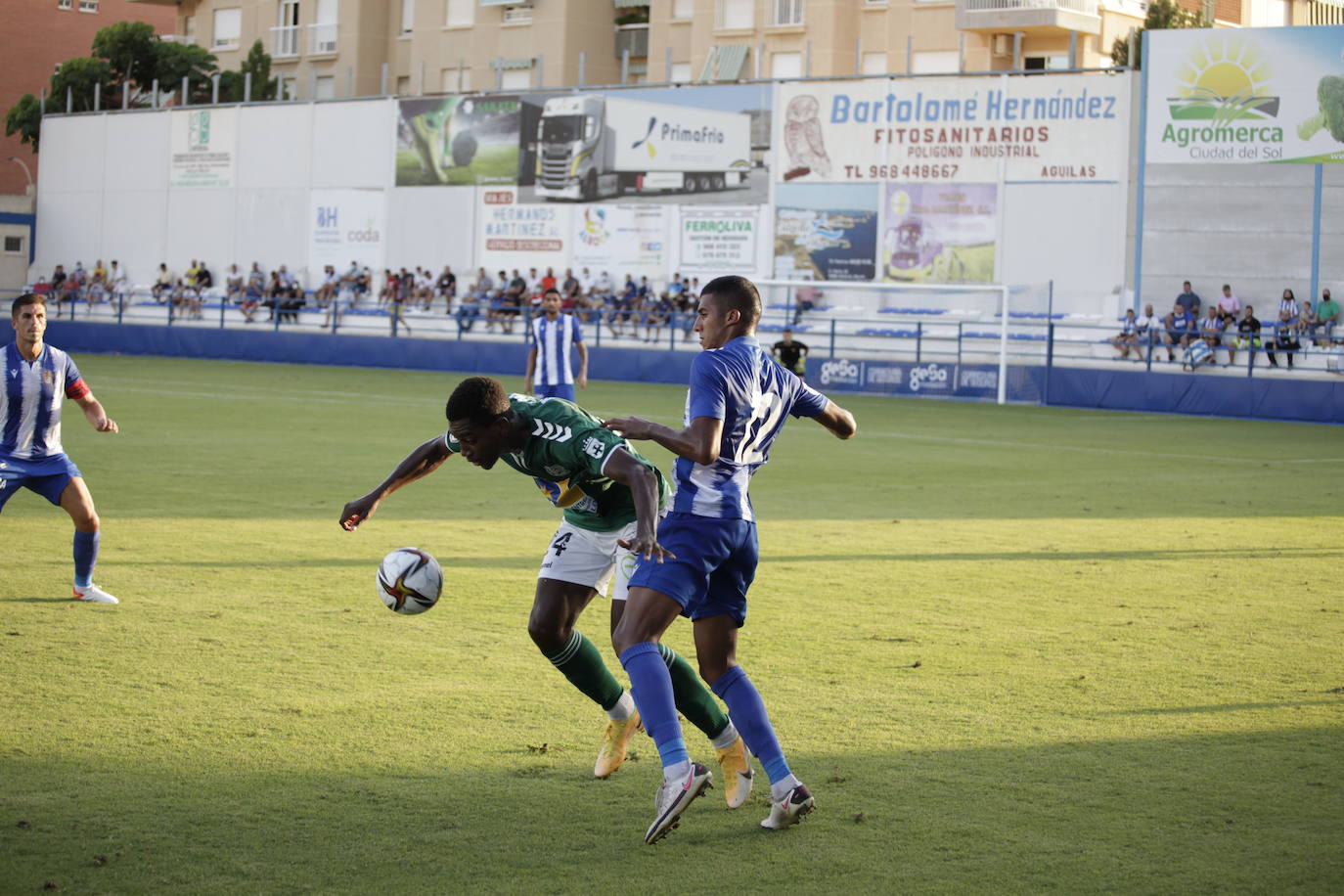 Jugadores del Águilas FC celebrando uno de los goles. 
