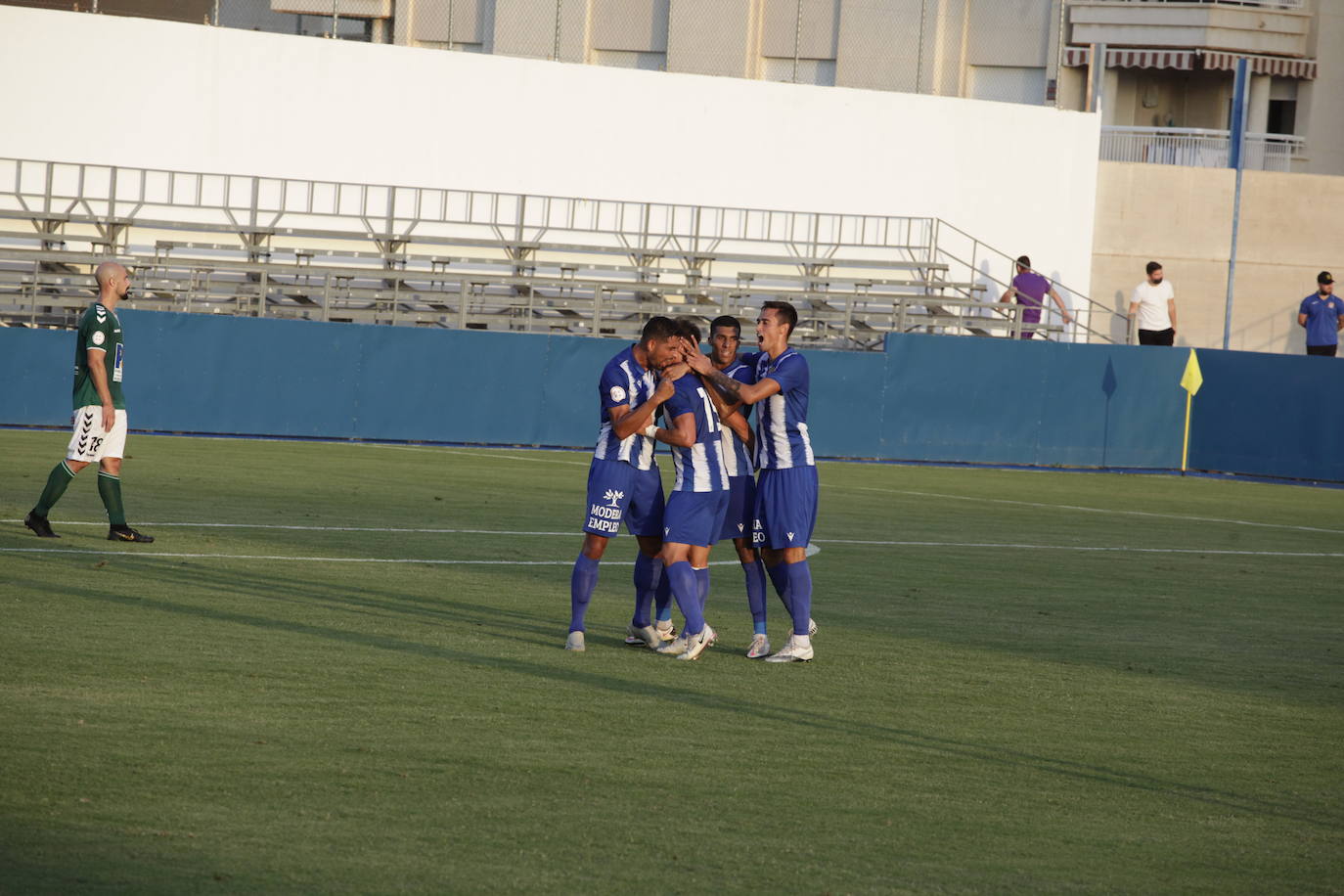 Jugadores del Águilas FC celebrando uno de los goles. 