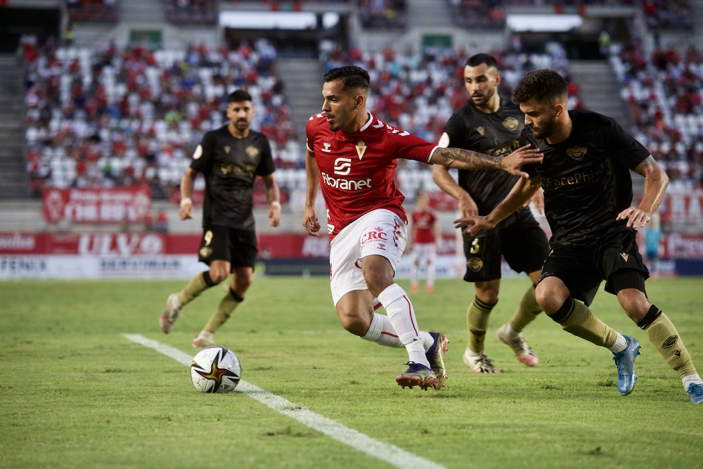 Los jugadores del Real Murcia celebran uno de los goles. 