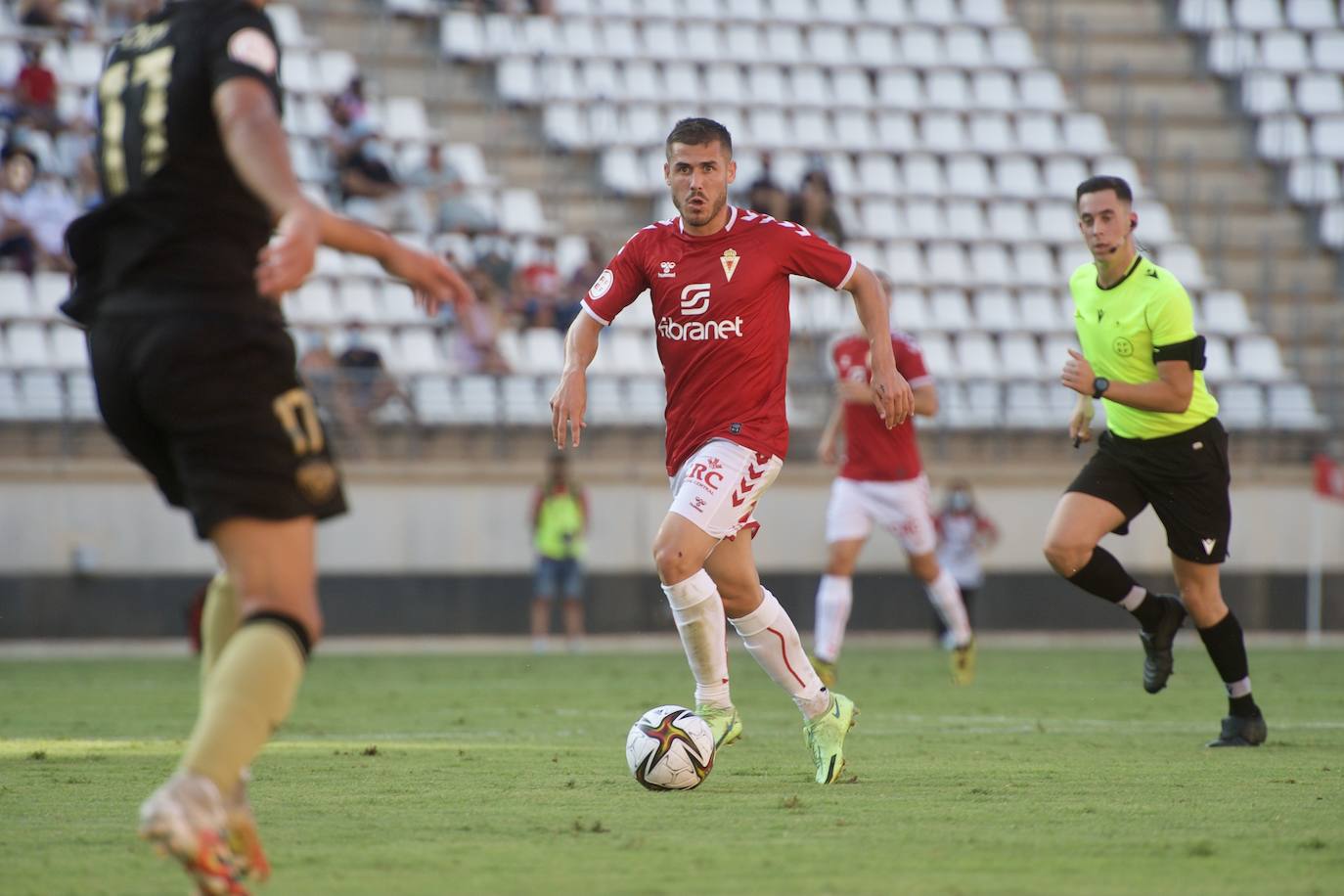 Los jugadores del Real Murcia celebran uno de los goles. 