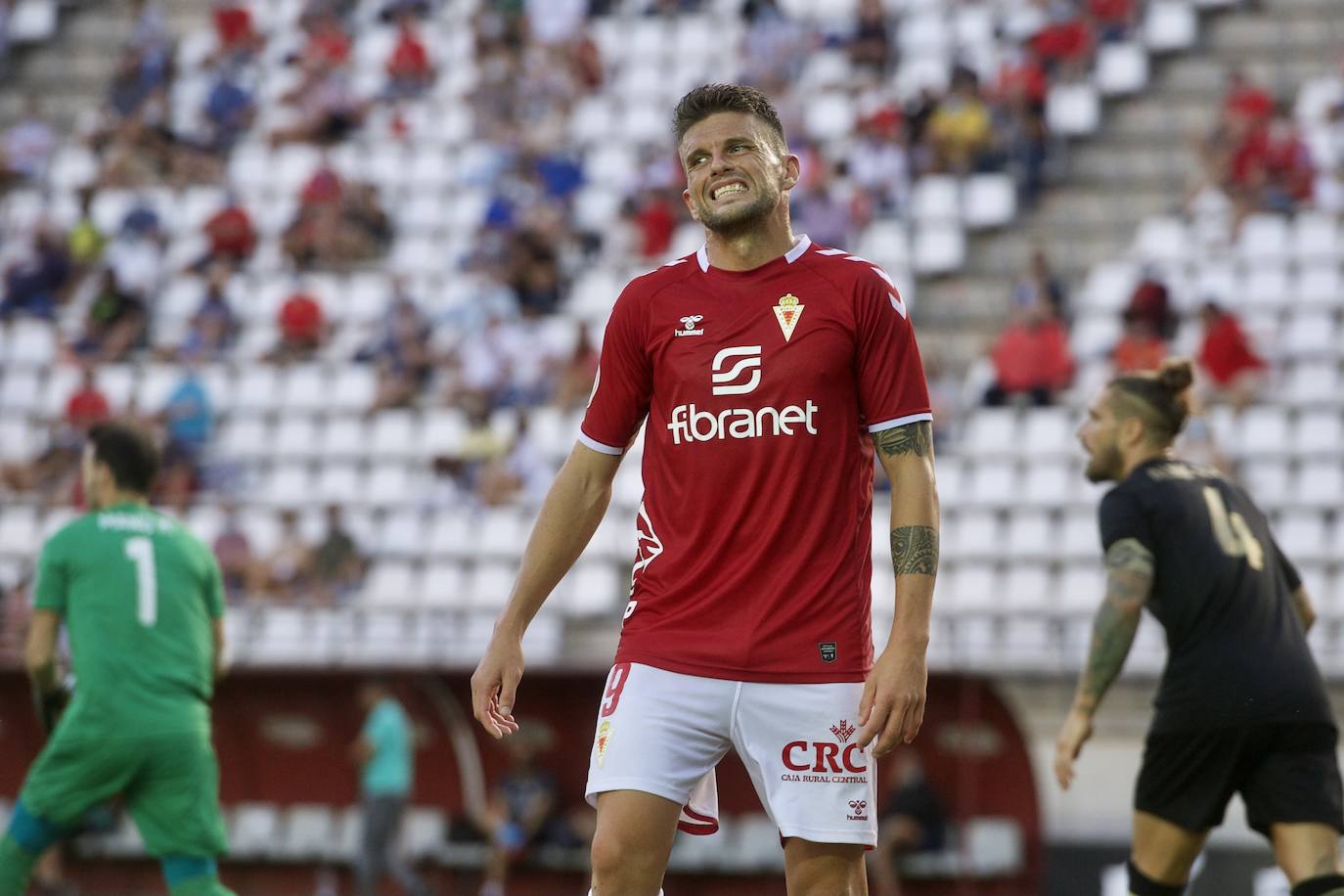 Los jugadores del Real Murcia celebran uno de los goles. 