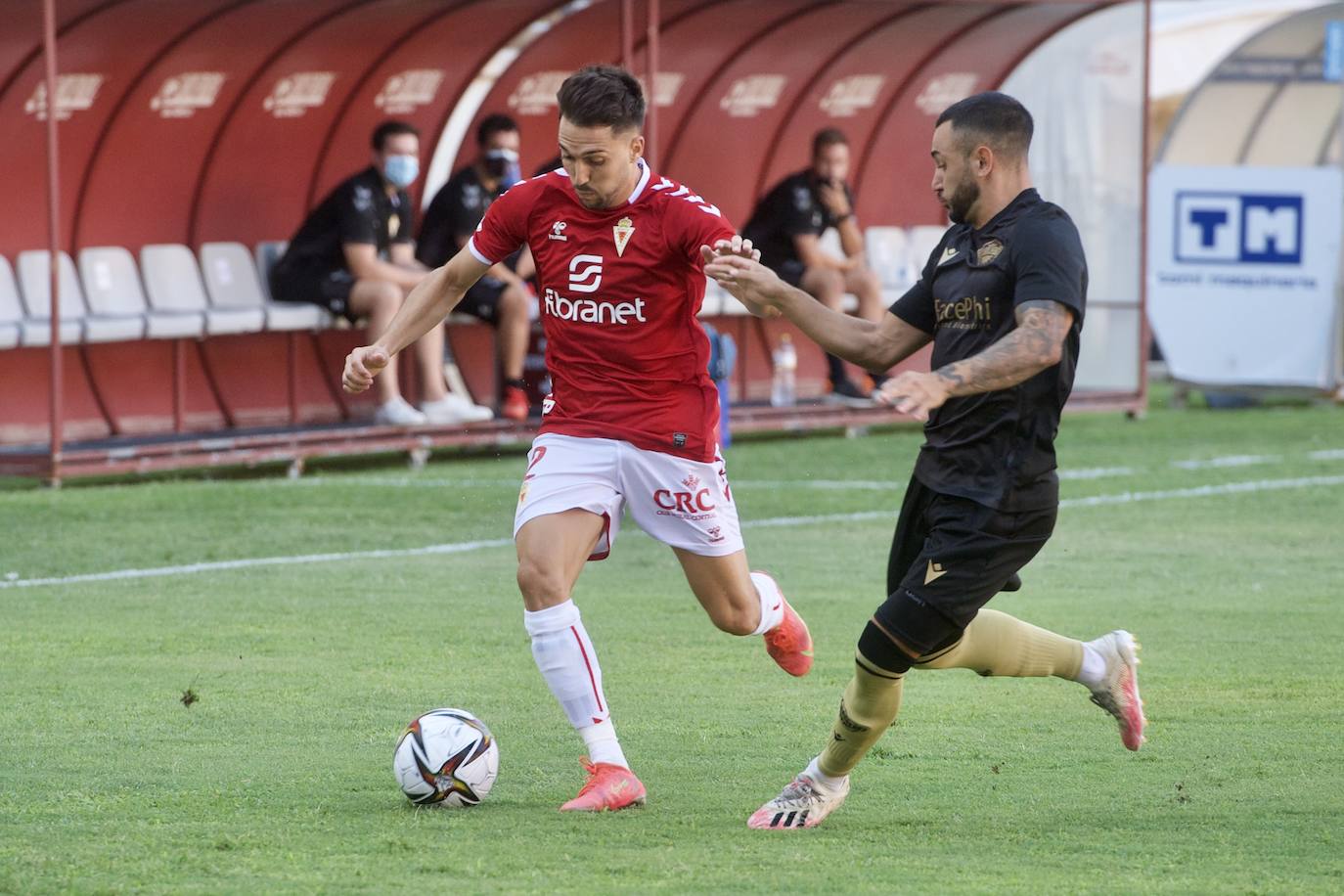 Los jugadores del Real Murcia celebran uno de los goles. 