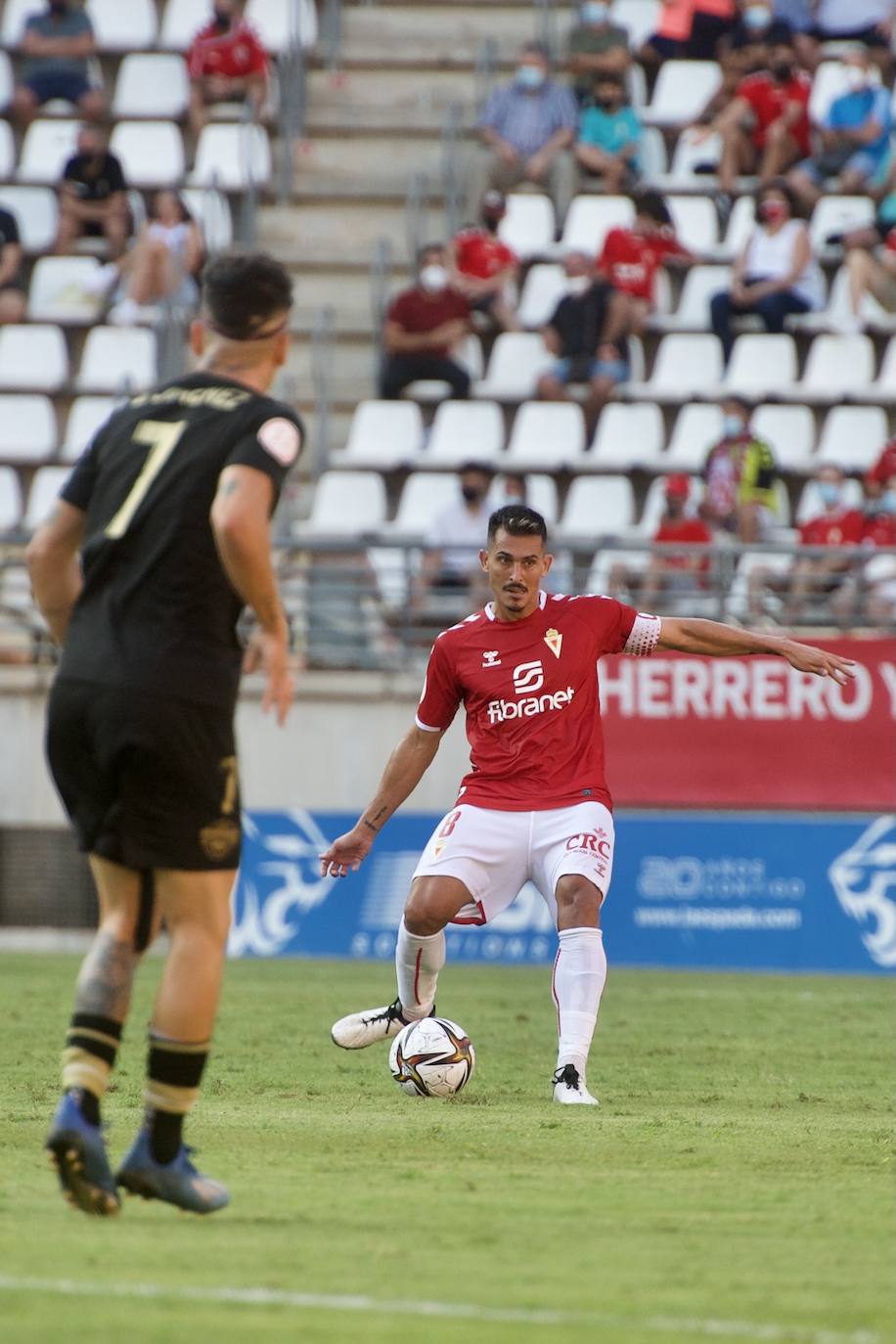 Los jugadores del Real Murcia celebran uno de los goles. 