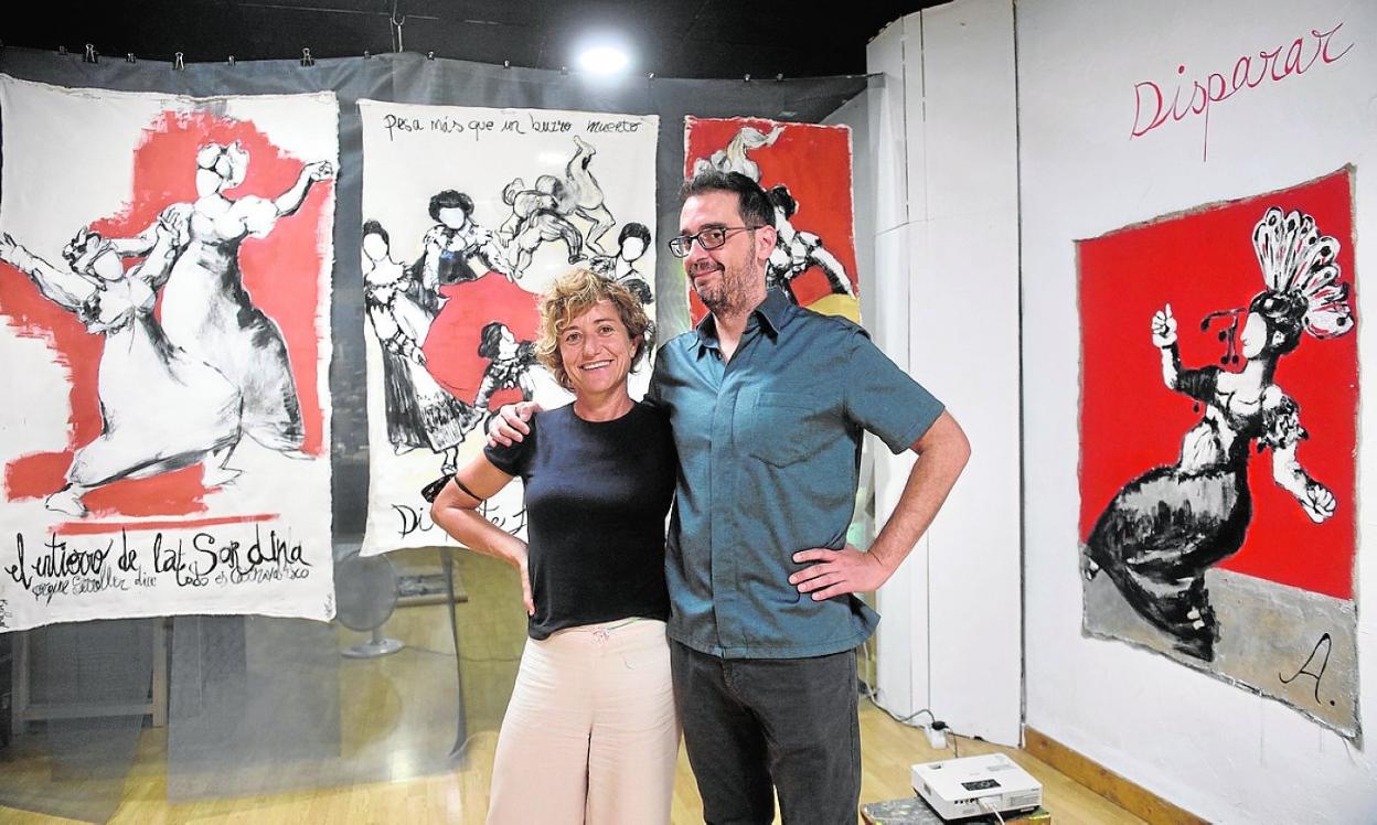 Gloria G. Durán y Tais Bielsa, en el espacio Rancho Rosa de Murcia, con la exposición 'Disparates'. 