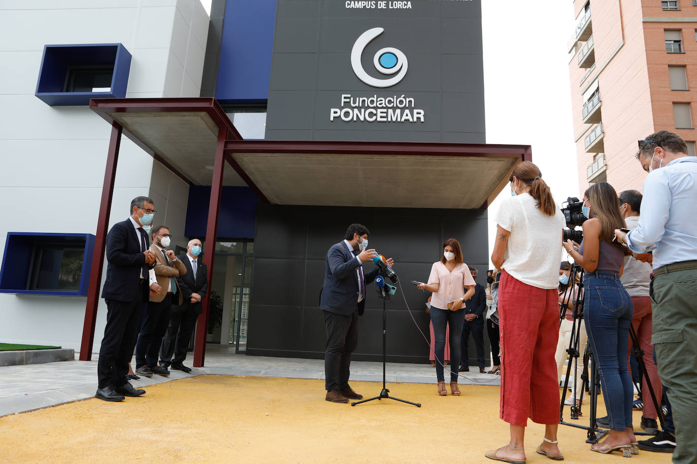 Fotos: Poncemar abre su centro de día para ancianos en el campus universitario de Lorca