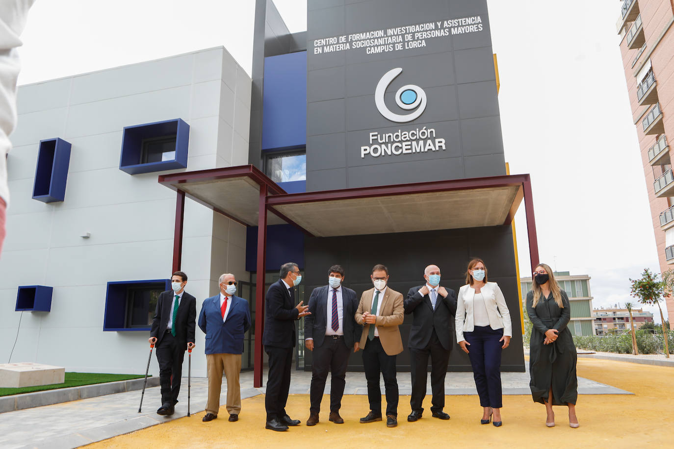 Fotos: Poncemar abre su centro de día para ancianos en el campus universitario de Lorca