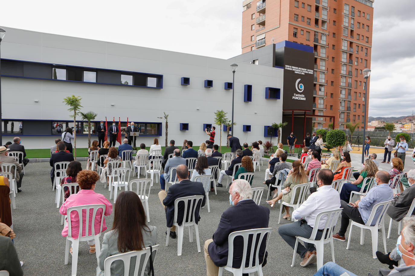 Fotos: Poncemar abre su centro de día para ancianos en el campus universitario de Lorca