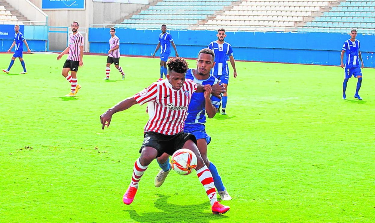 Un lance del Lorca-Bullense jugado el domingo en el Artés. 