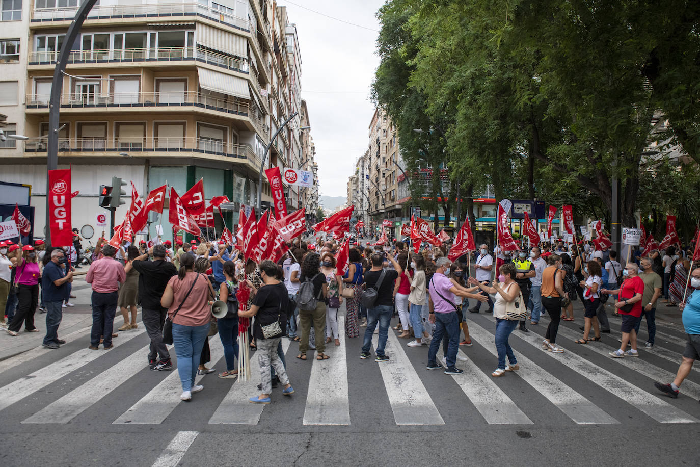 Fotos: Protesta de trabajadores del Sabadell en Murcia