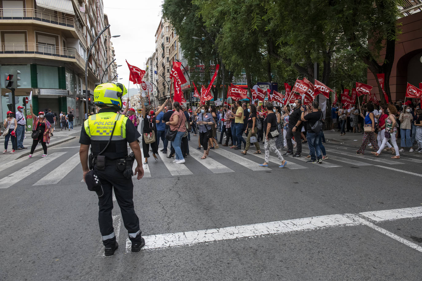 Fotos: Protesta de trabajadores del Sabadell en Murcia