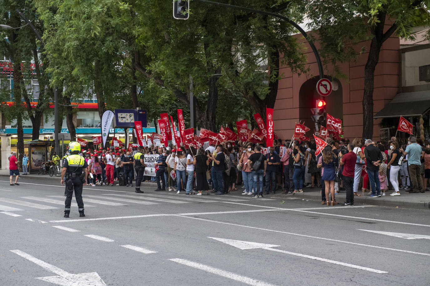 Fotos: Protesta de trabajadores del Sabadell en Murcia