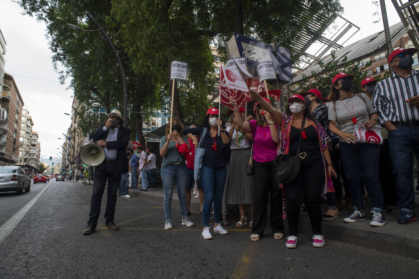 Fotos: Protesta de trabajadores del Sabadell en Murcia