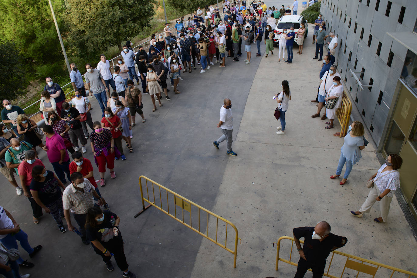 Opositores examinándose.