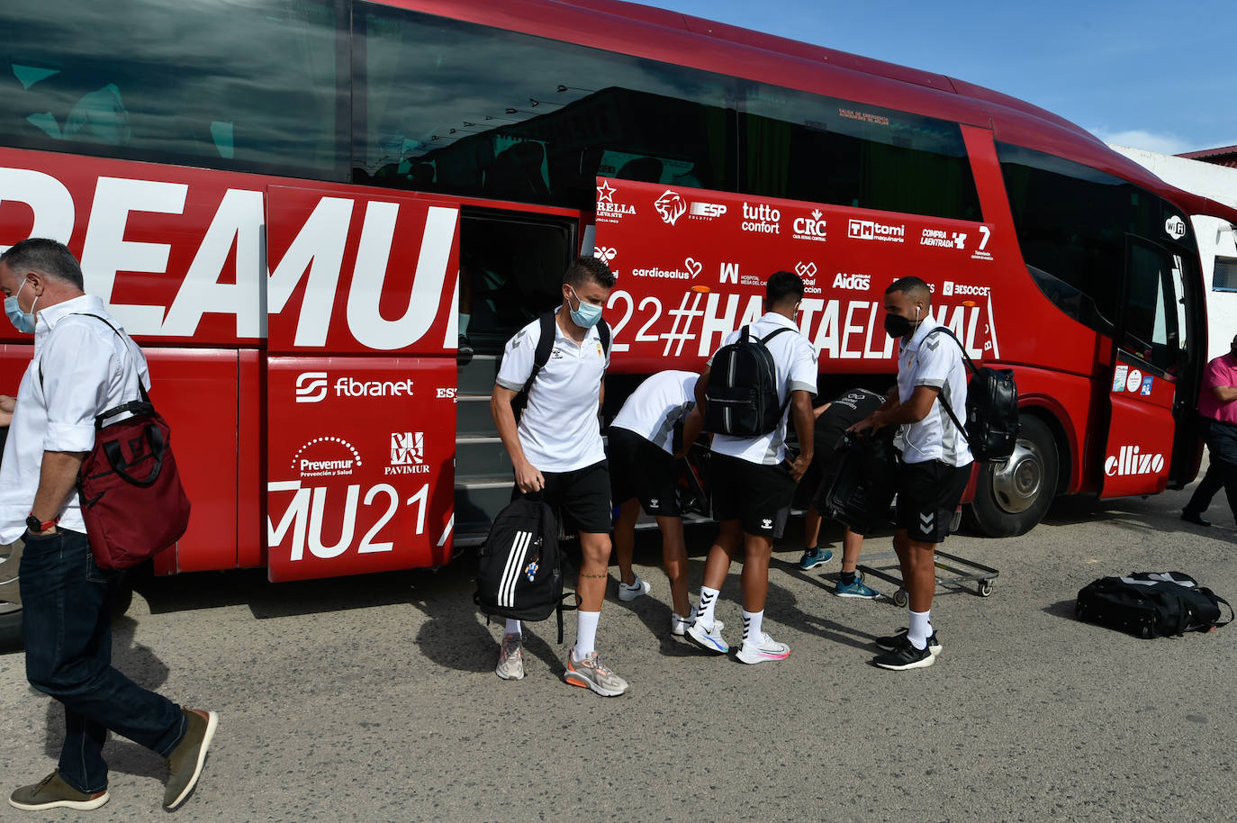 Fotos: Recibimiento de la afición al Real Murcia en San Javier