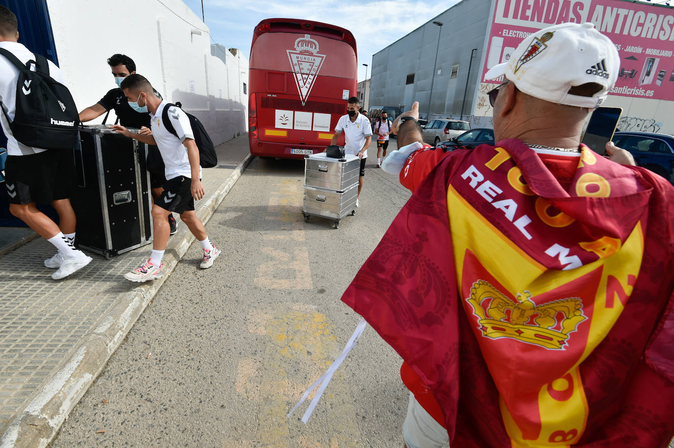 Fotos: Recibimiento de la afición al Real Murcia en San Javier