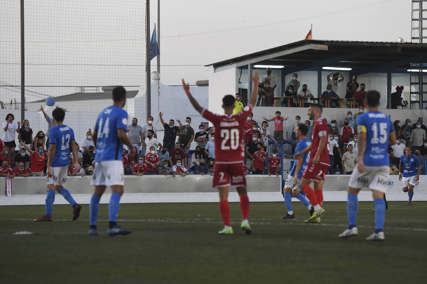 Los jugadores del Mar Menor celebrando el gol de la victoria.