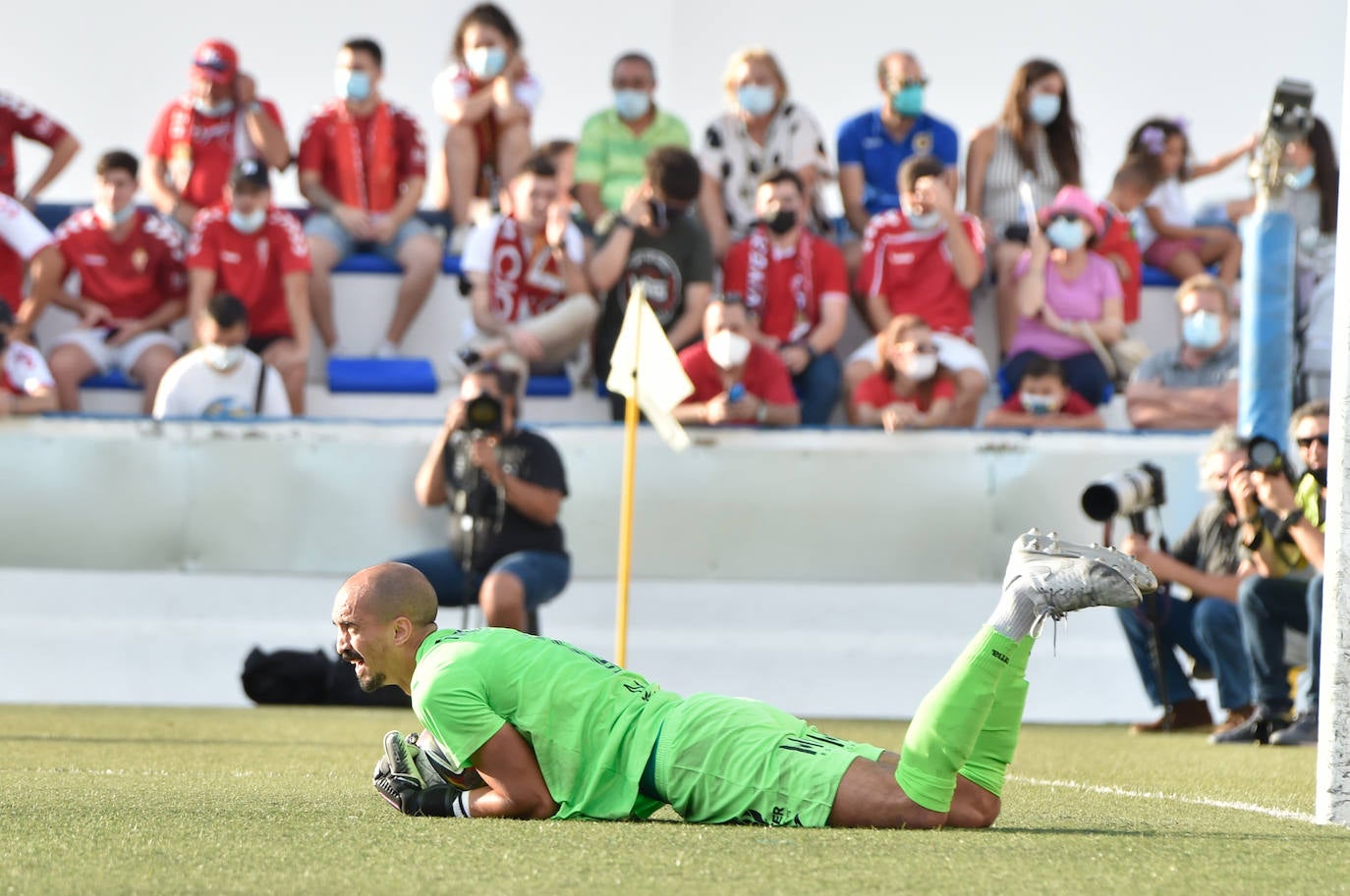 Los jugadores del Mar Menor celebrando el gol de la victoria.
