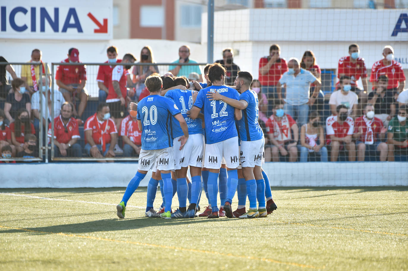 Los jugadores del Mar Menor celebrando el gol de la victoria.