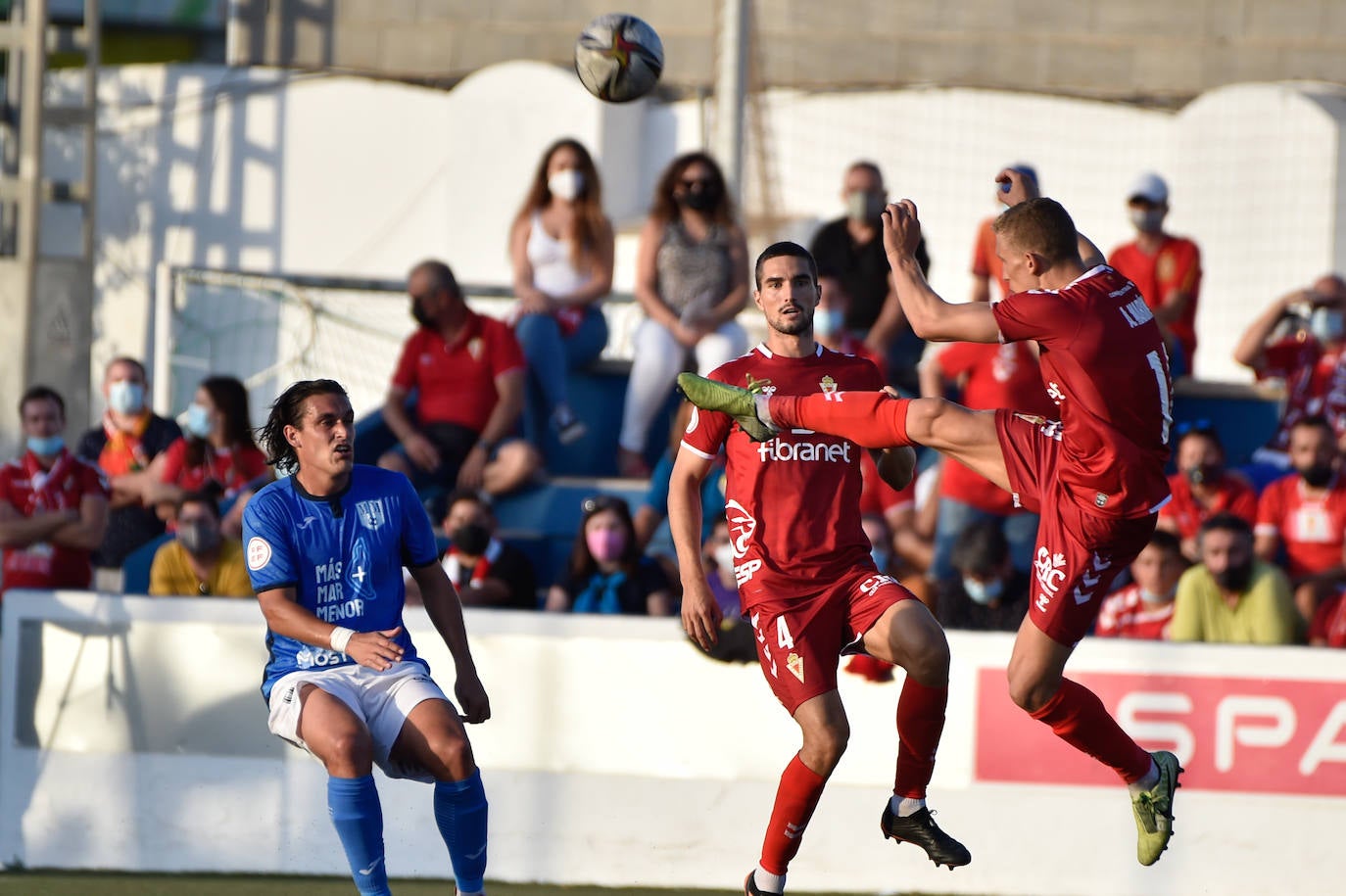 Los jugadores del Mar Menor celebrando el gol de la victoria.