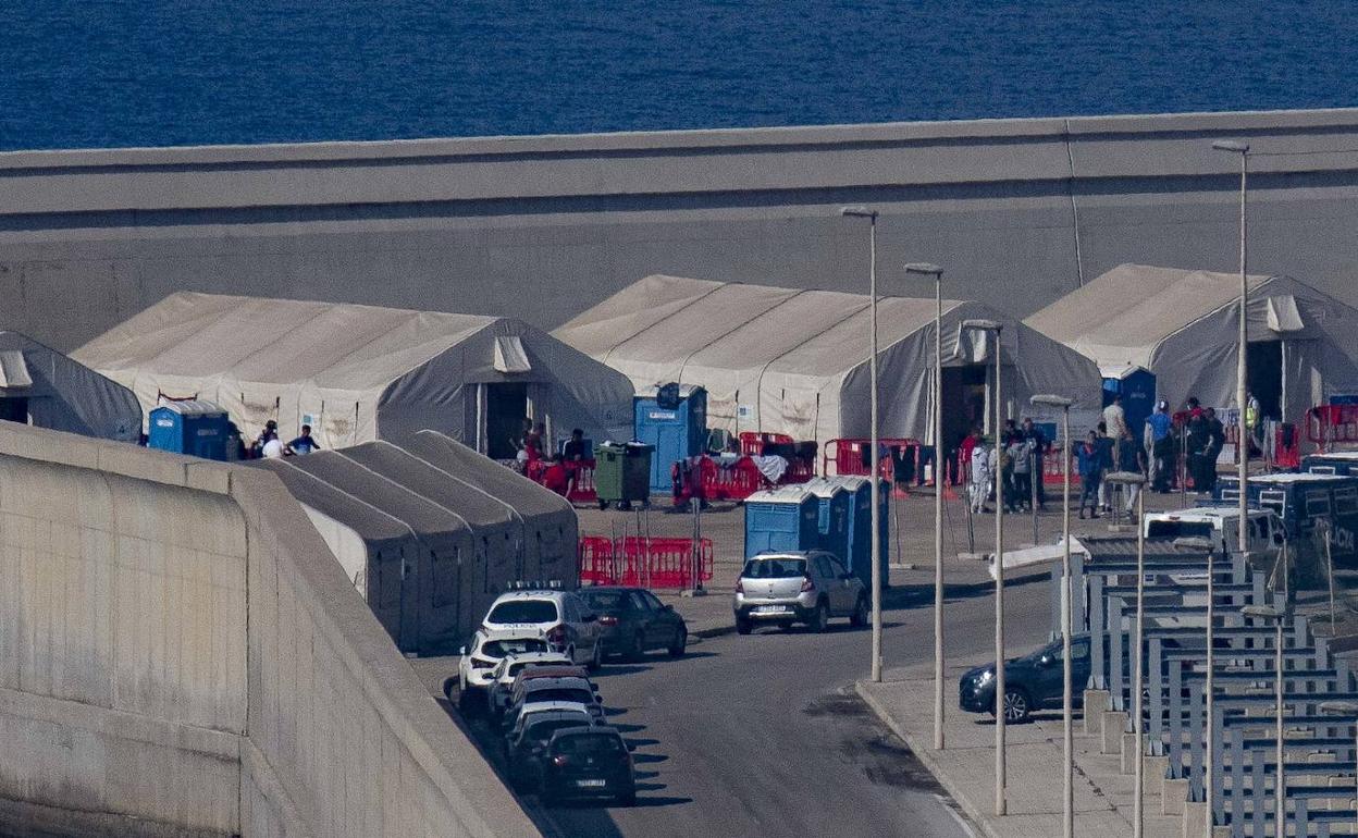 Inmigrantes en Escombreras, en una imagen de este martes.