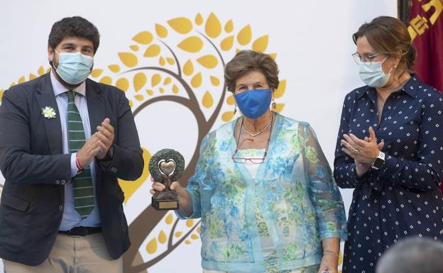 María Amparo Moreno, con su premio. 