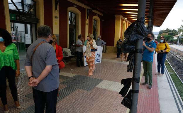 Galería. Protesta en Lorca con crespones negros