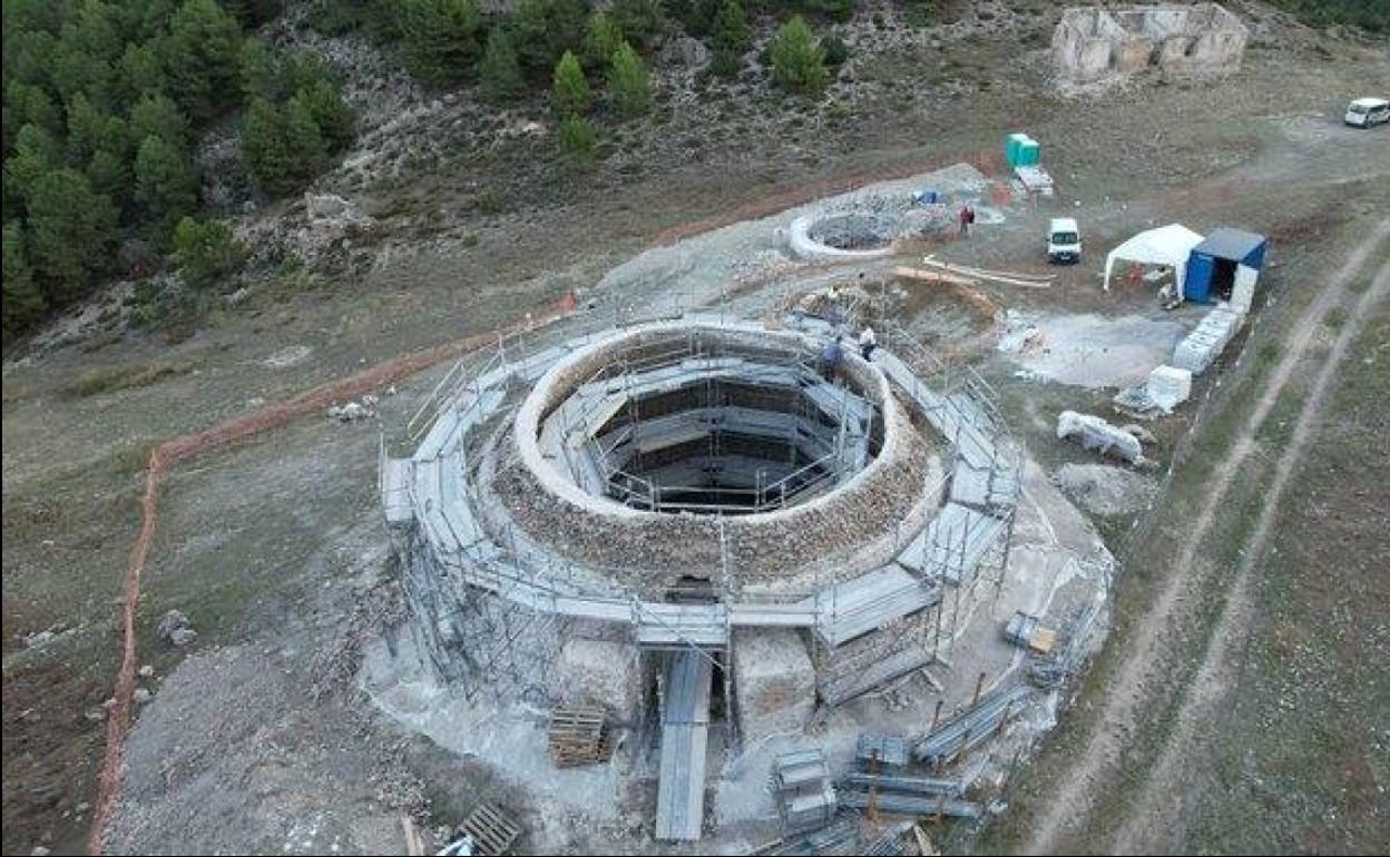 Imagen aérea de los pozos 11, en primer plano, y 13, detrás.