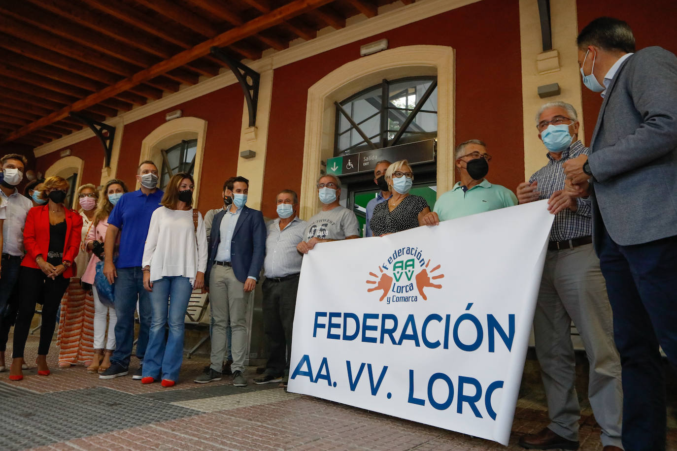 Fotos: Protesta en Lorca con crespones negros